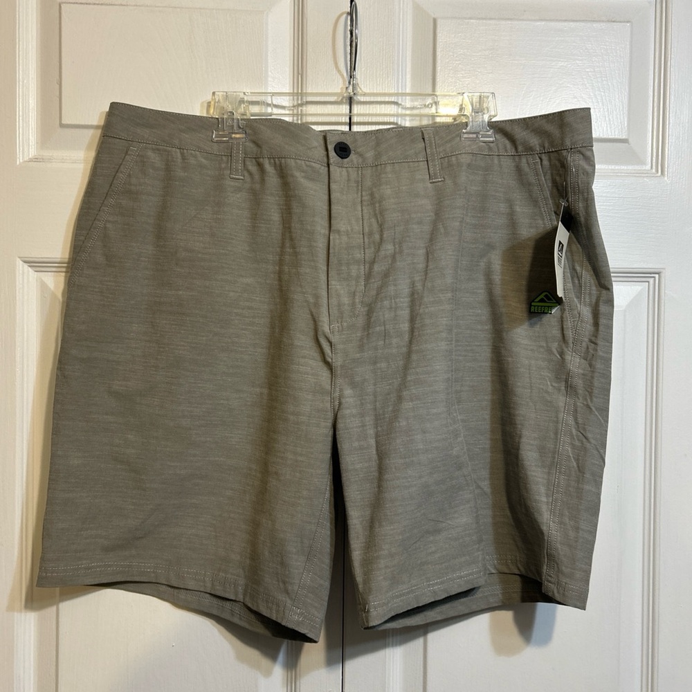 NWT REEF Redfield Walkshort Size 40 Beige Casual Shorts Men’s